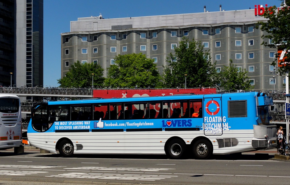 Einen DATV - Amphibien Bus (Wasser + Stra�e) im Juni 2014 in Amsterdam gesehen.