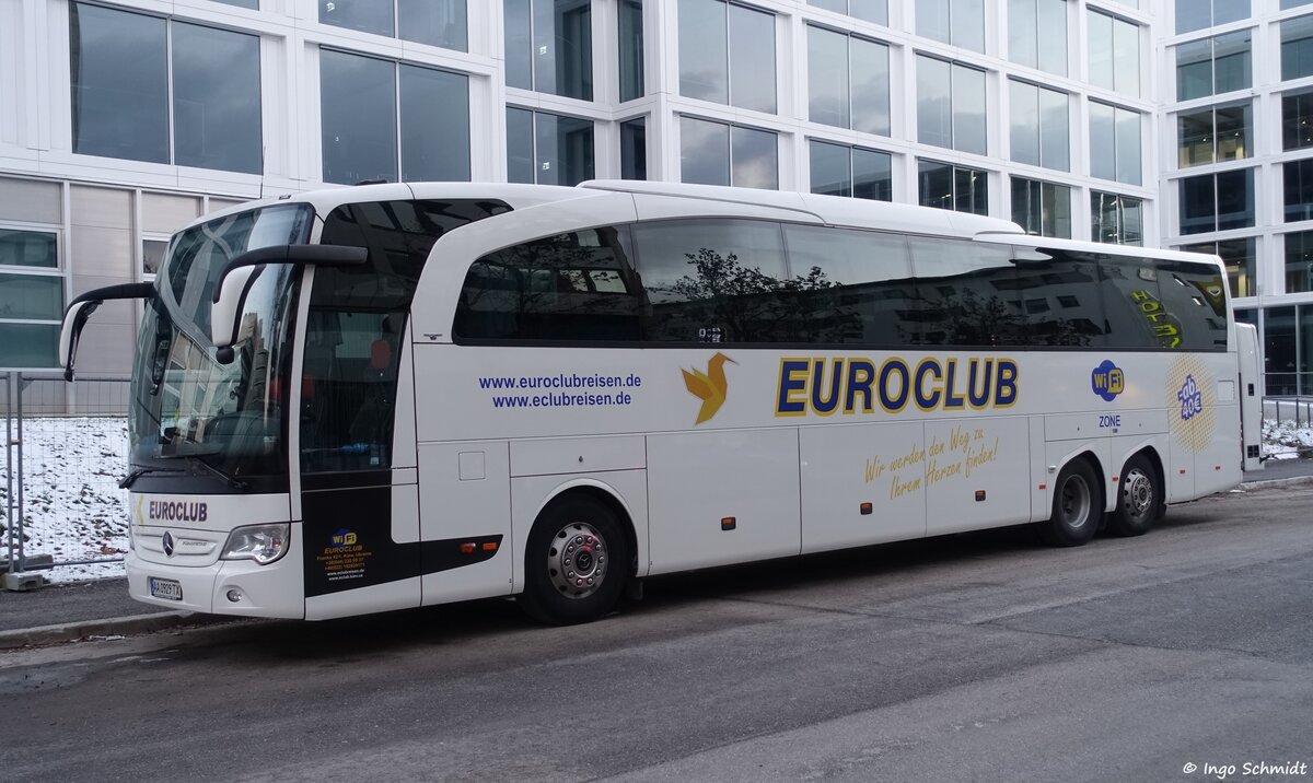 Euroclub aus Kiew | AA 0929 TX | Mercedes-Benz Travego II RHD L | 10.01.2021 in Stuttgart