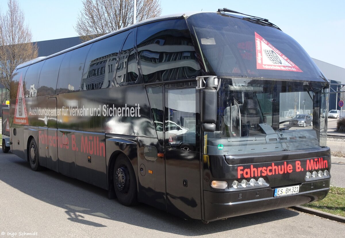 Fahrschule B. M�lln aus N�rtingen | ES-BM 321 | Neoplan N 516 SHD Starliner | 20.03.2016 in Leinfelden-Echterdingen
