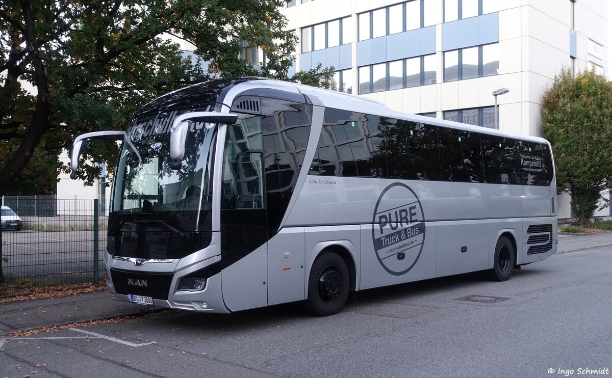Fahrschulteam Pfeiffer & B�ndgens aus Bergheim | BM-FT 3000 | MAN Lion`s Coach | 08.10.2022 in Stuttgart