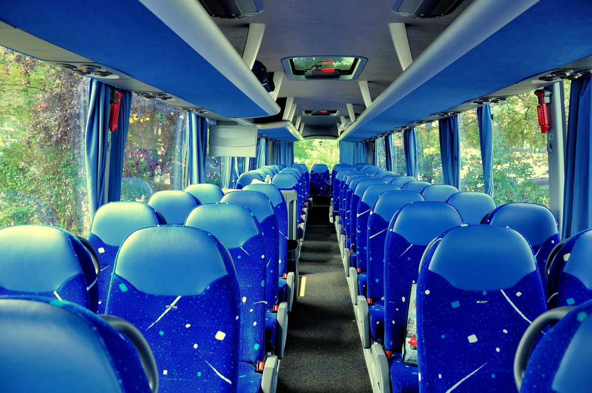 Gediegene in dezentem blau gehaltene Sitze im neuen MAN Lions Coach Euro6 von Eltebe Keolis Group aus Belgien am 21.7.2015 in Krems.
Liebe Gr��e an den freundlichen Fahrer und  Danke  f�r die Fotogenehmigung des Innenraumes.