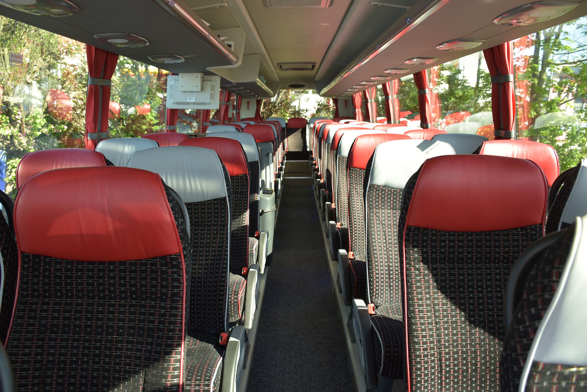 Gediegene Sitze im SCANIA Touring in cooperation with HIGER von B�HM Reisen aus �sterreich.