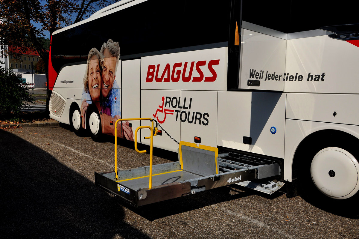 Hebeb�hne im Setra 517 HD  Rolli Tours  von Blaguss Reisen aus Wien in Krems.
