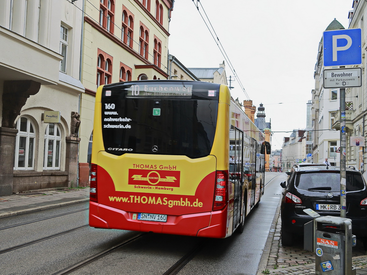 Heckpartie eines Mercedes Benz Citaro mit Werbung f�r ein B�romaschinencenter des Nahverkehr Schwerin GmbH in der G�thestrasse. 