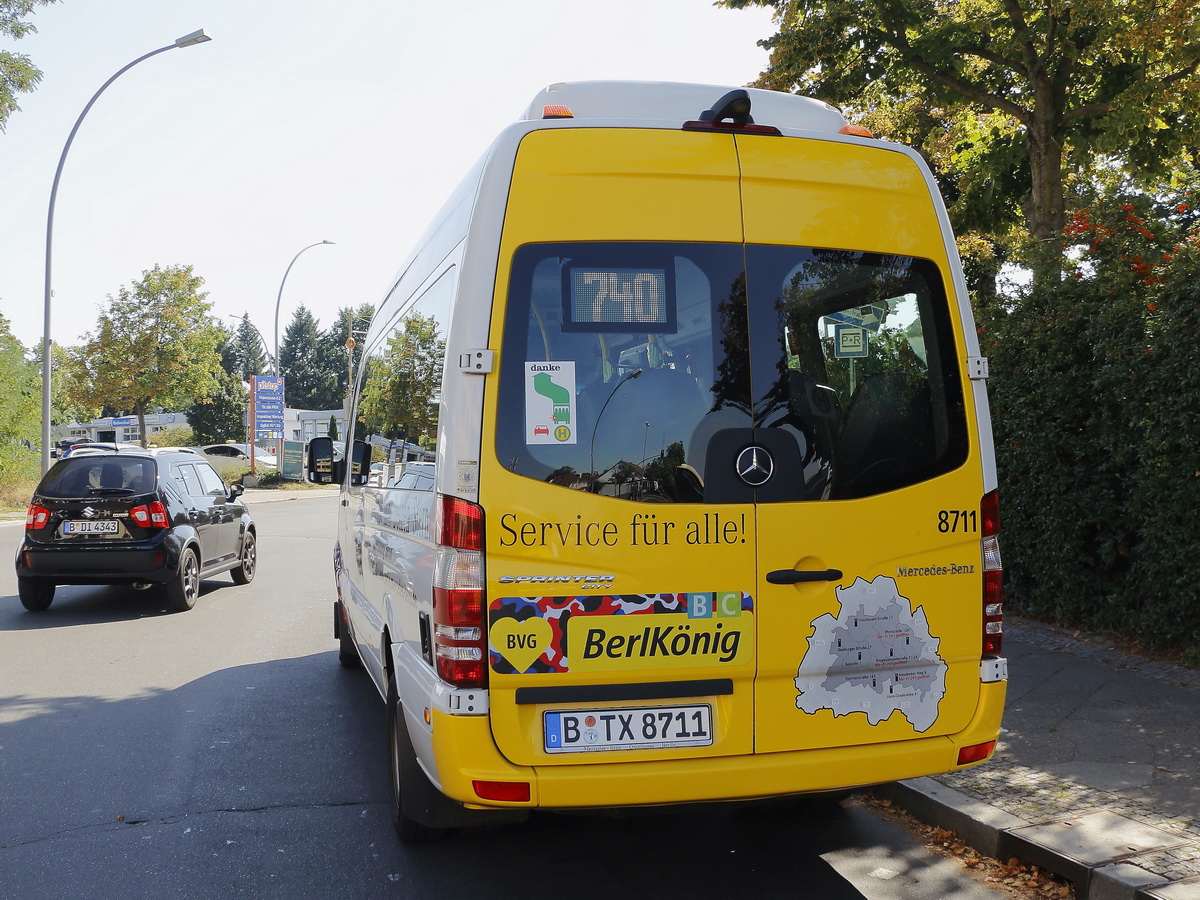 Heckpartie eines Mercedes Sprinter City am 23. August 2019 nahe dem U-Bahnhof Berlin Rudow.