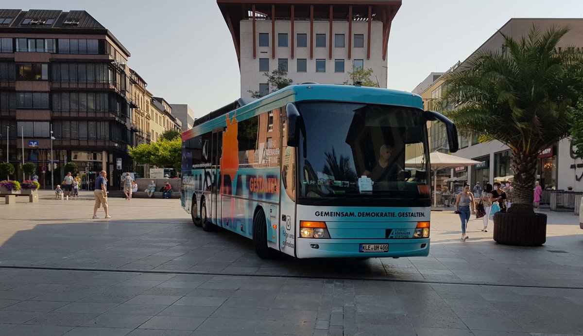 Infobus der Konrad-Adenauer-Stiftung rollt auf den Universit�tsplatz in Fulda, 08-2020