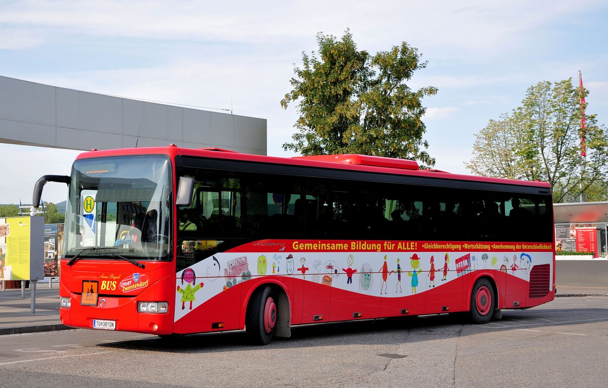 Irisbus Crossway aus Nieder�sterreich im Juni 2015 in Krems gesehen.