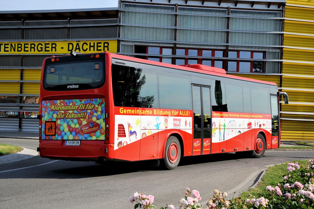 Irisbus Crossway aus Nieder�sterreich im Juni 2015 in Krems gesehen.
