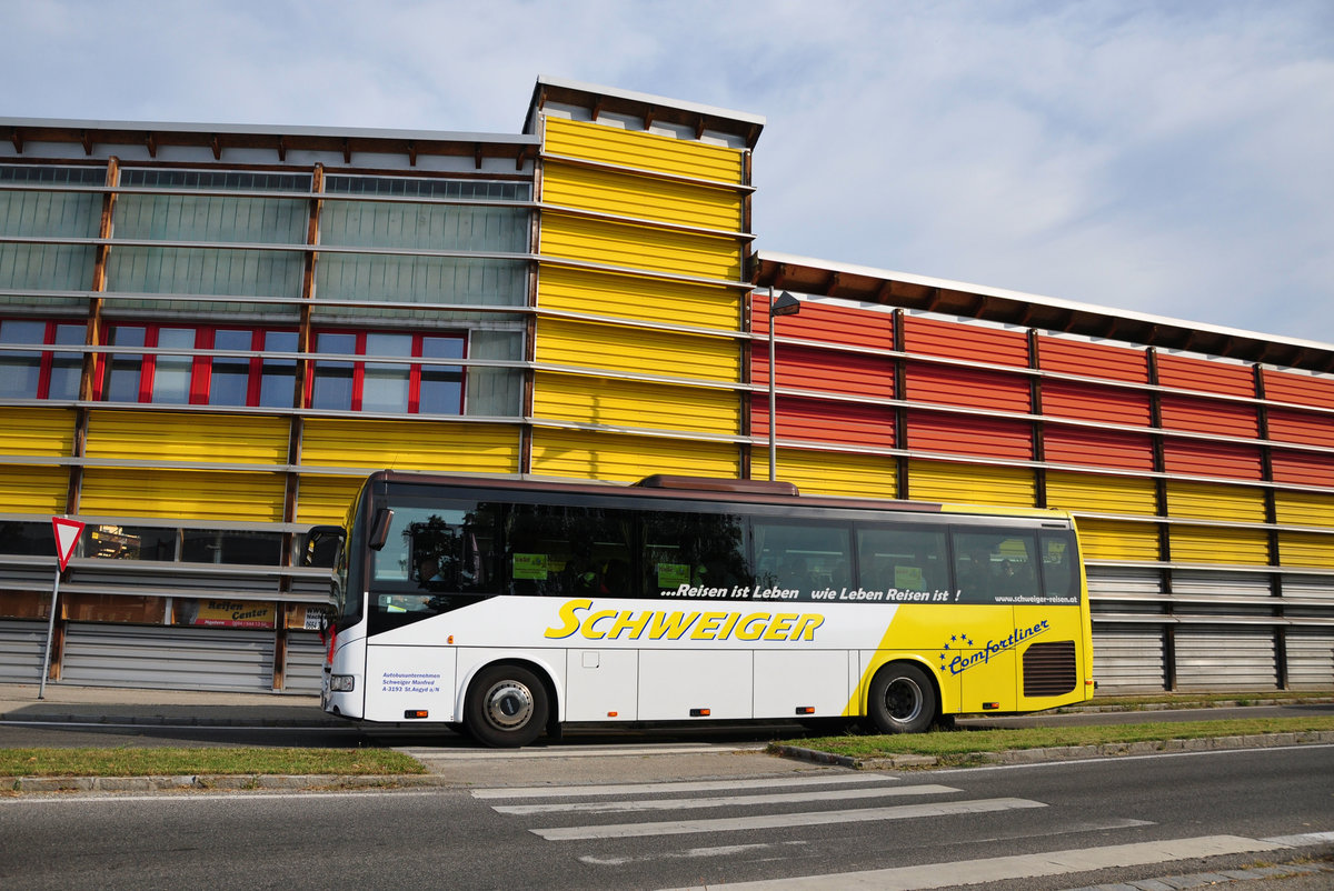 Irisbus von Manfred Schwaiger Reisen aus Nieder�sterreich in Krems gesehen.