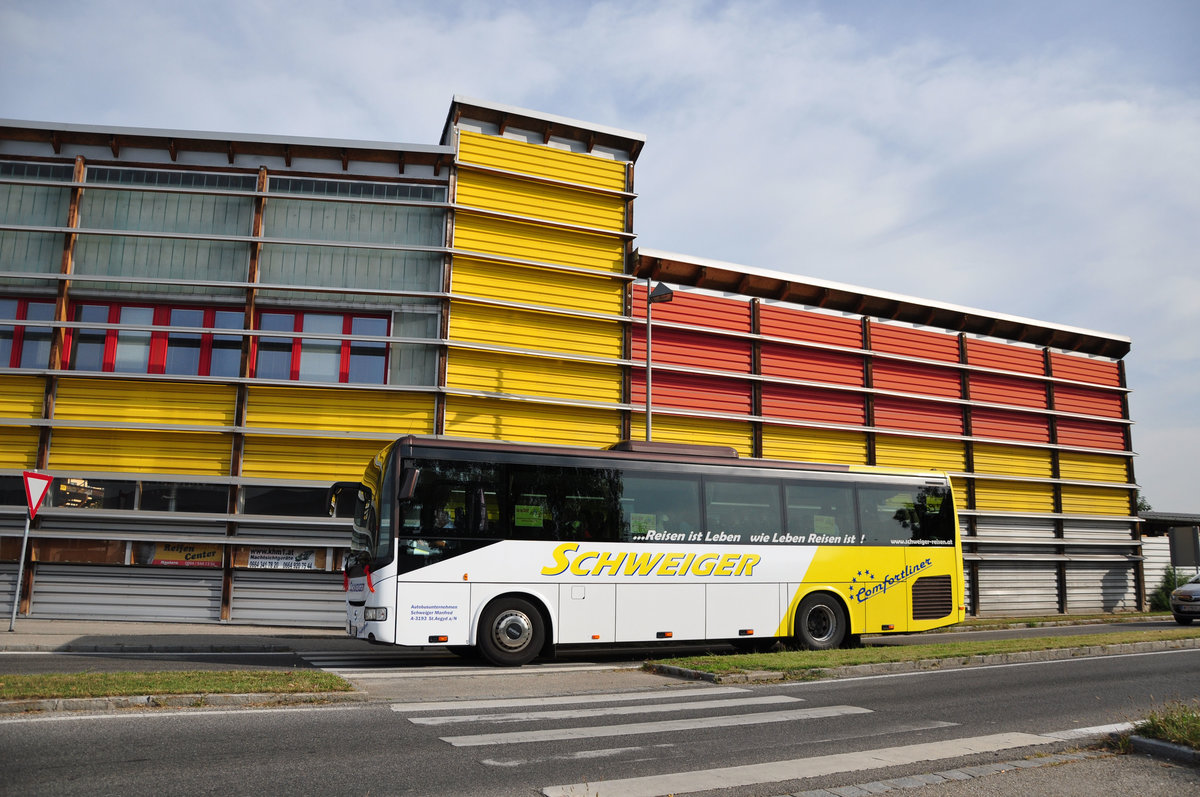 Irisbus von Manfred Schwaiger Reisen aus Nieder�sterreich in Krems gesehen.