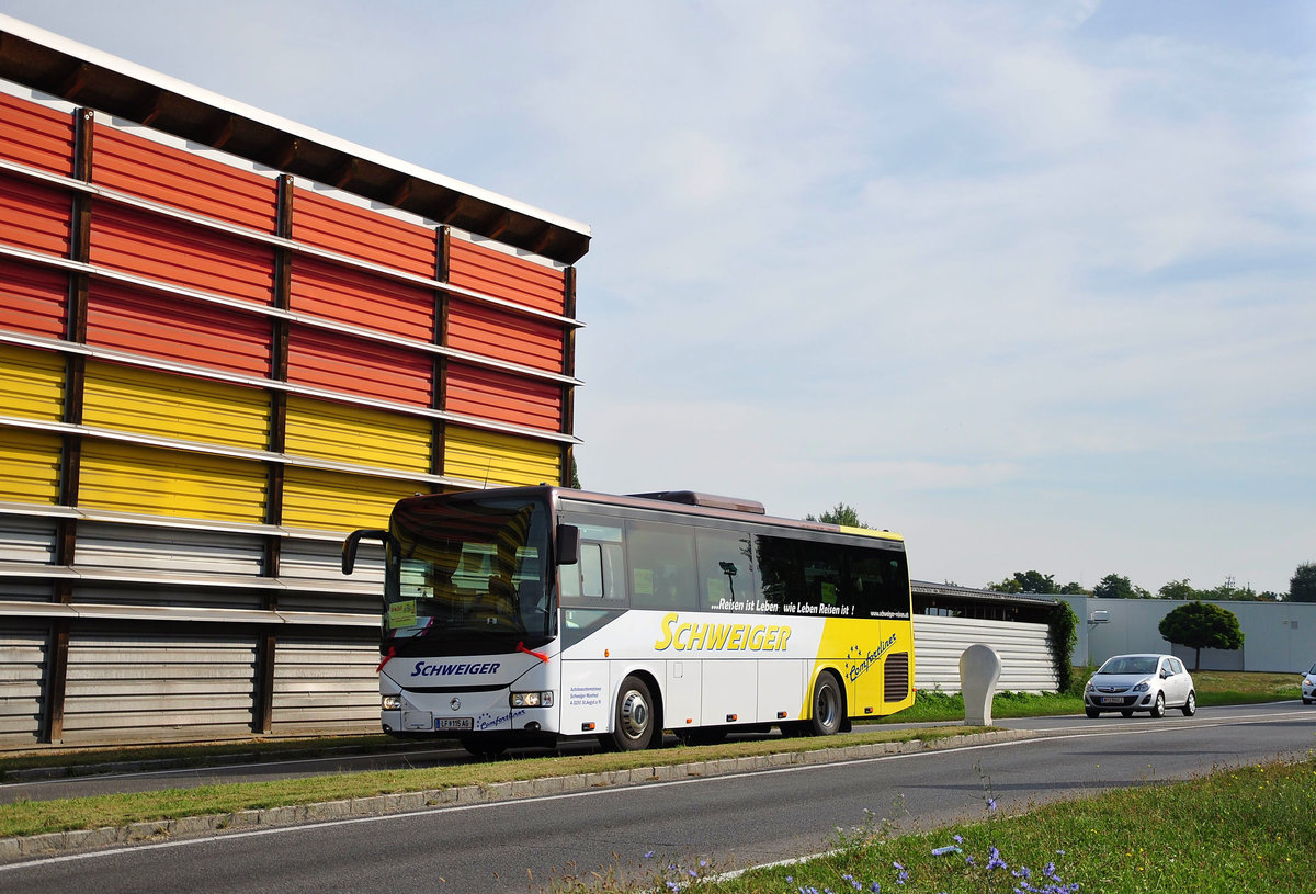 Irisbus von Manfred Schwaiger Reisen aus Nieder�sterreich in Krems gesehen.
