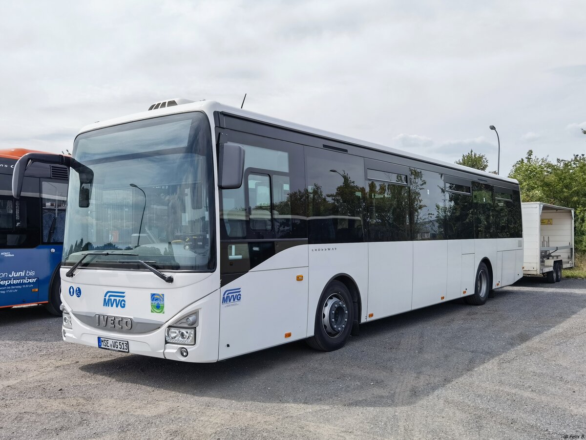 Iveco Crossway mit Fahrradanhänger der MVVG in Röbel.