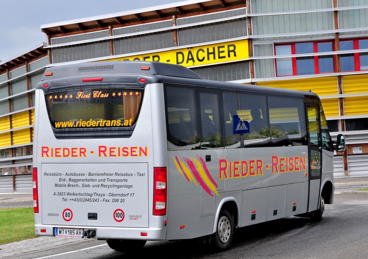 IVECO DAILY Midibus von Rieder Reisen aus �sterreich am 18.Mai 2014 in Krems unterwegs.