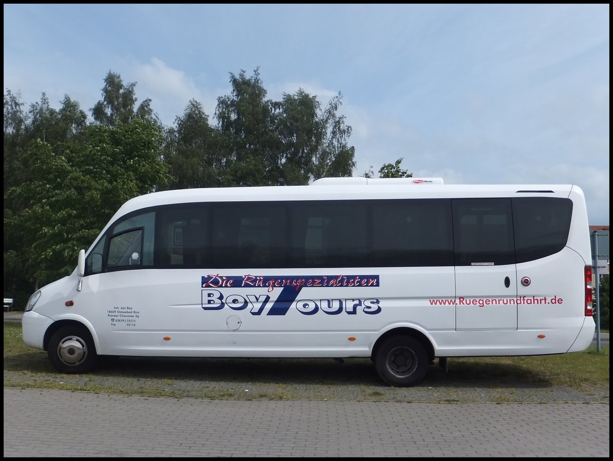 Iveco Sunrise von BoyTours aus Deutschland in Sassnitz. 