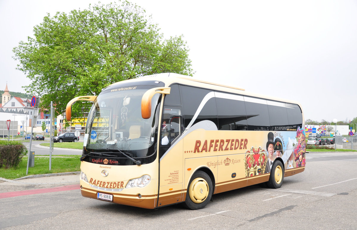 King Long vom Reisedienst Raferzeder aus �ber�sterreich in Krems gesehen.