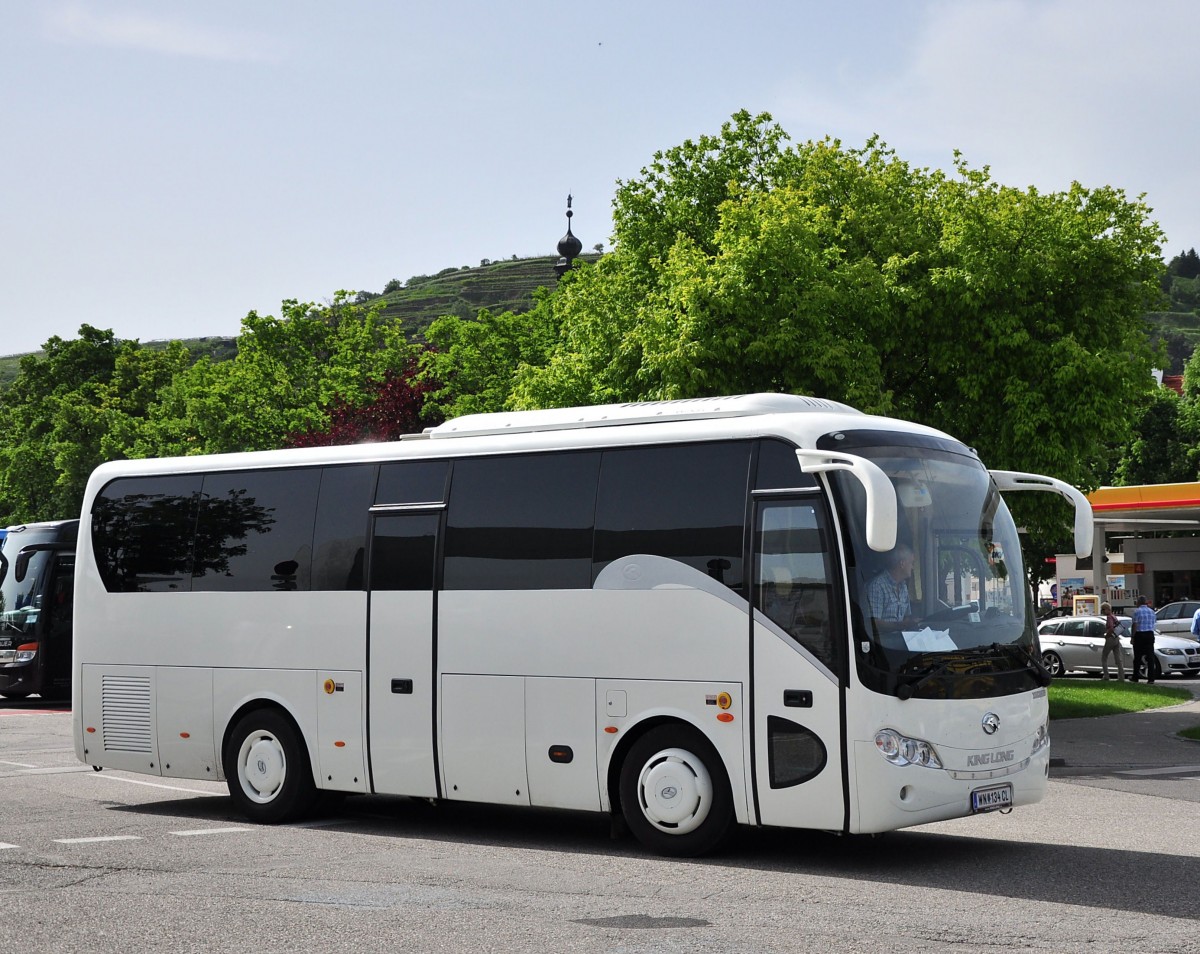 KING LONG XMQ6900 aus Nieder�sterreich am 19.5.2013 in Krems an der Donau.