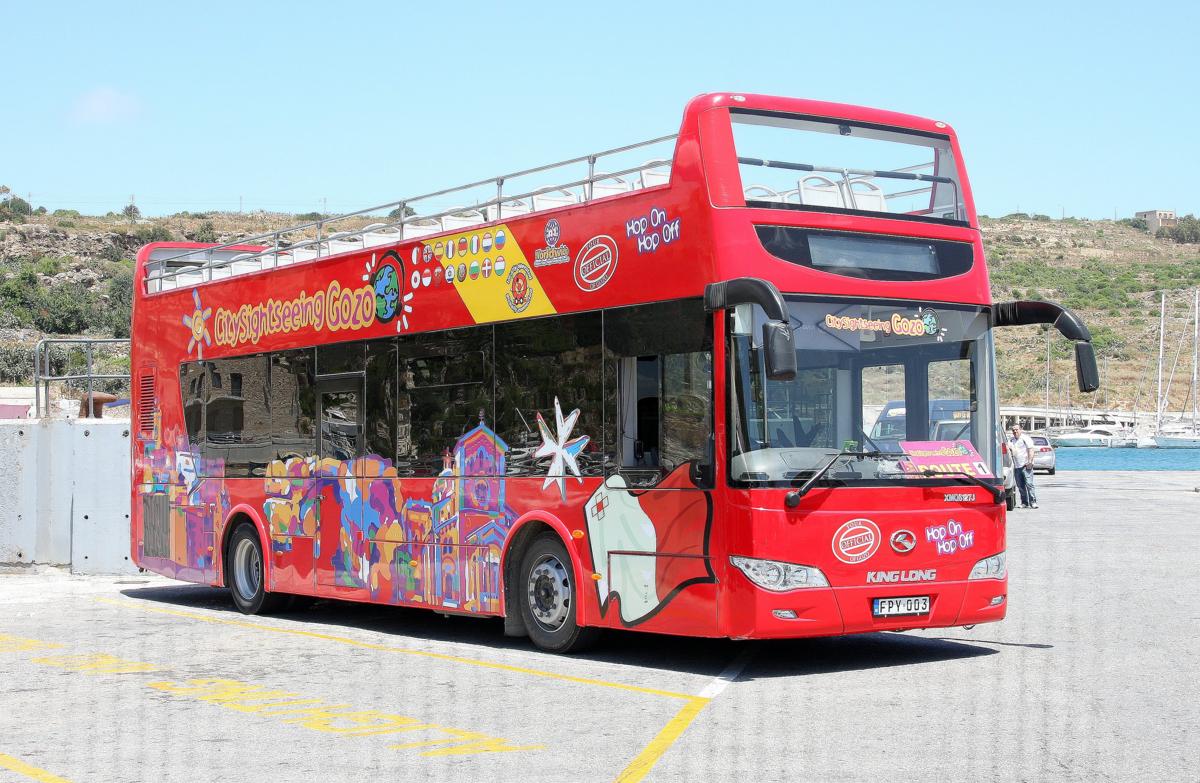KingLong Sightseeing Bus am 15.5.2014 im F�hrhafen Mgarr der Insel Gozo in Malta.