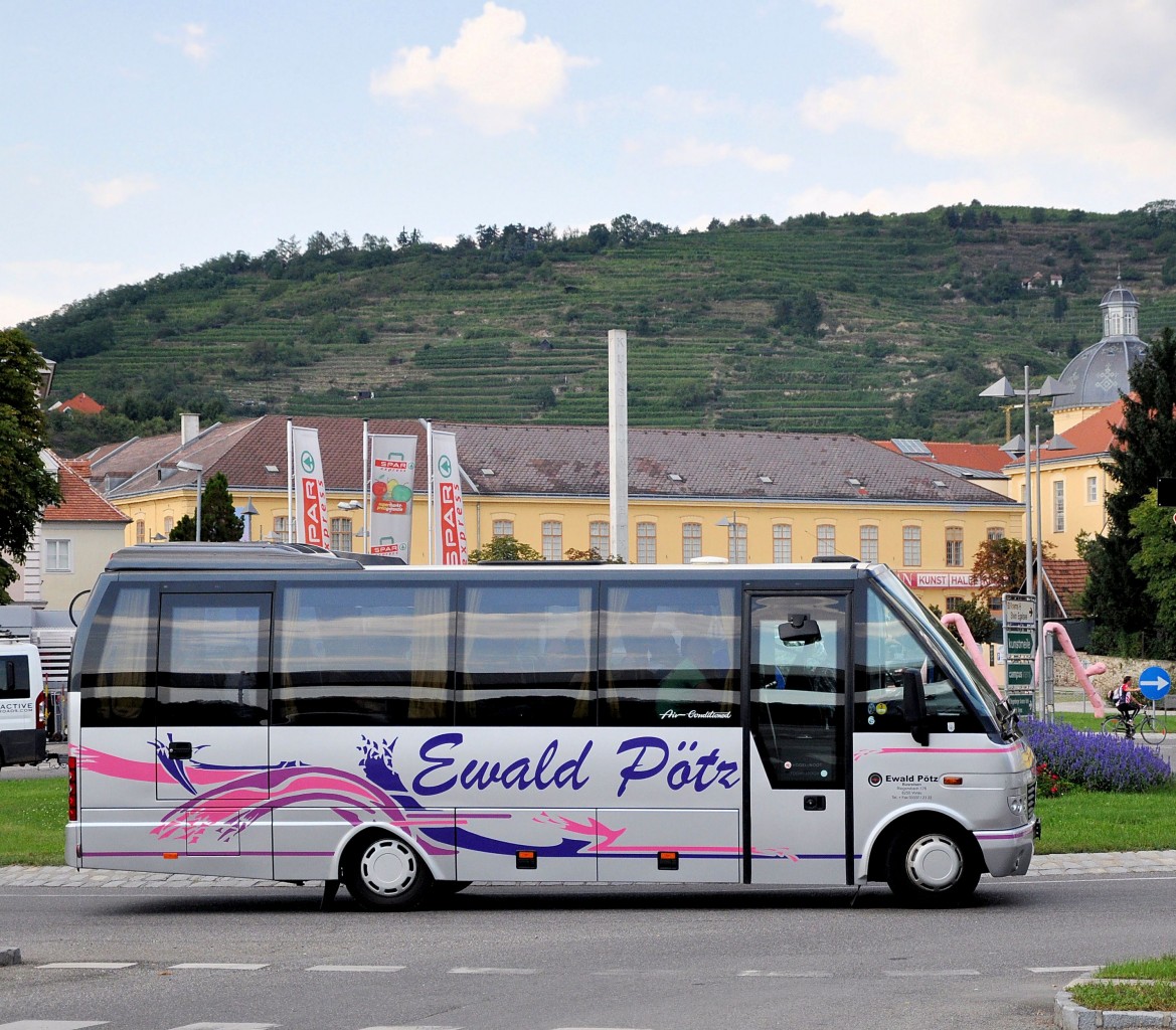 Kleinbus Mercedes Benz von Ewald P�TZ im August 2013 in Krems gesehen.