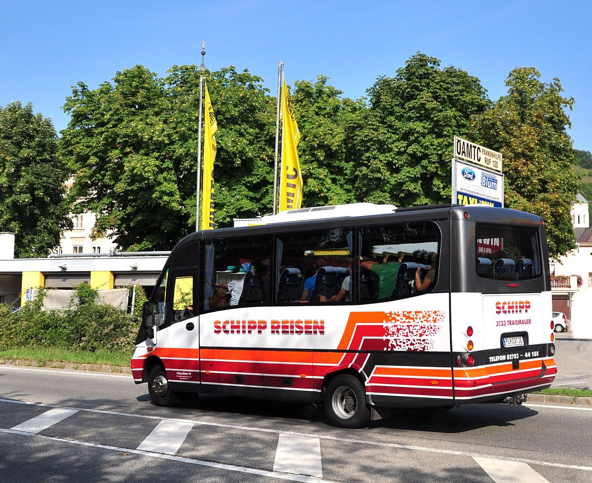 Kleinbus Mercedes Benz von SCHIPP Busreisen aus Nieder�sterreich am 30.8.2013 in Krems an der Donau unterwegs.