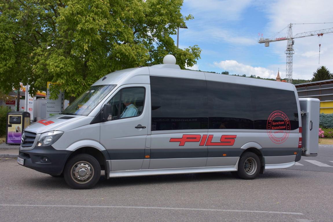 Kleinbus Mercedes Srinter von PILS Reisen aus N.�. 06/2017 in Krems.