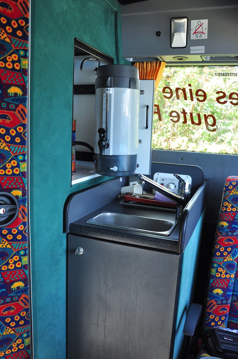 Komplette K�che hinten im VDL Bova von Globetrotter Reisen aus der BRD,in Krems gesehen.