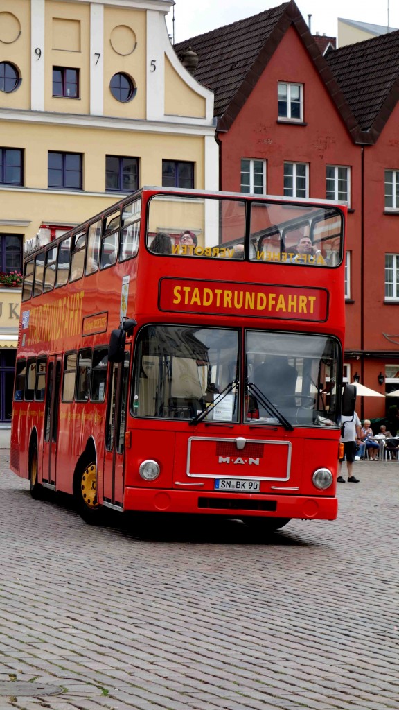 MAN als Doppeldeckerbus f�r Stadtrundfahrten unterwegs in Schwerin, August 2014