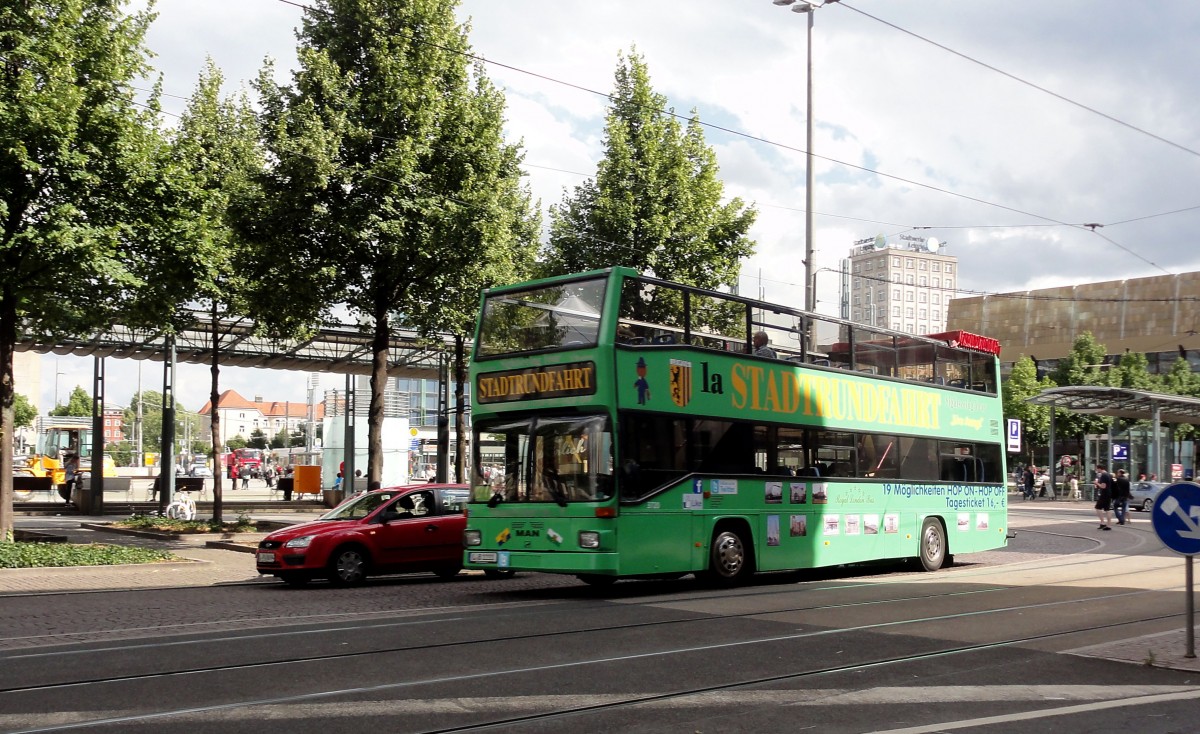 MAN Bus f�r die Stadtrundfahrten in Leipzig beim Hauptbahnhof am 29.Juli 2015 gesehen.