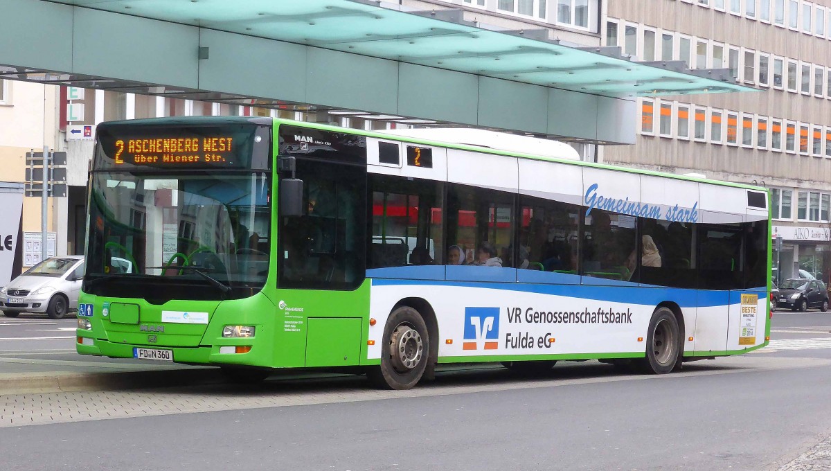 MAN Lion`s City als Werbetr�ger f�r die  VR Genossenschaftsbank Fulda  steht am Fuldaer Busbahnhof, Januar 2015