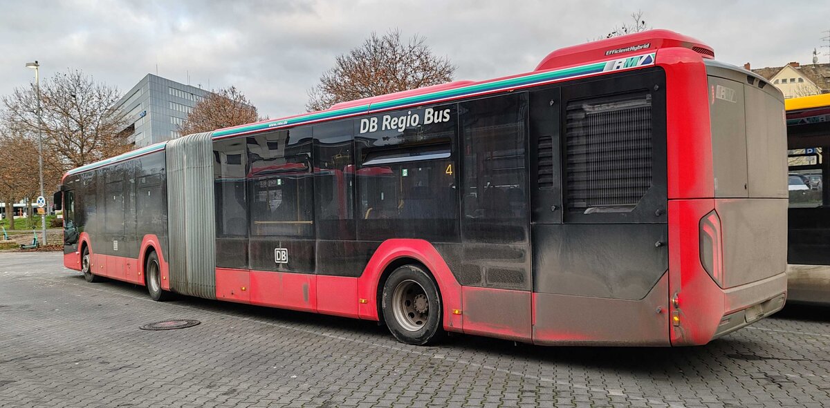 MAN Lion`s City der DB Regio Bus Mitte aus Mainz steht am HBF Wiesbaden im Dezember 2025