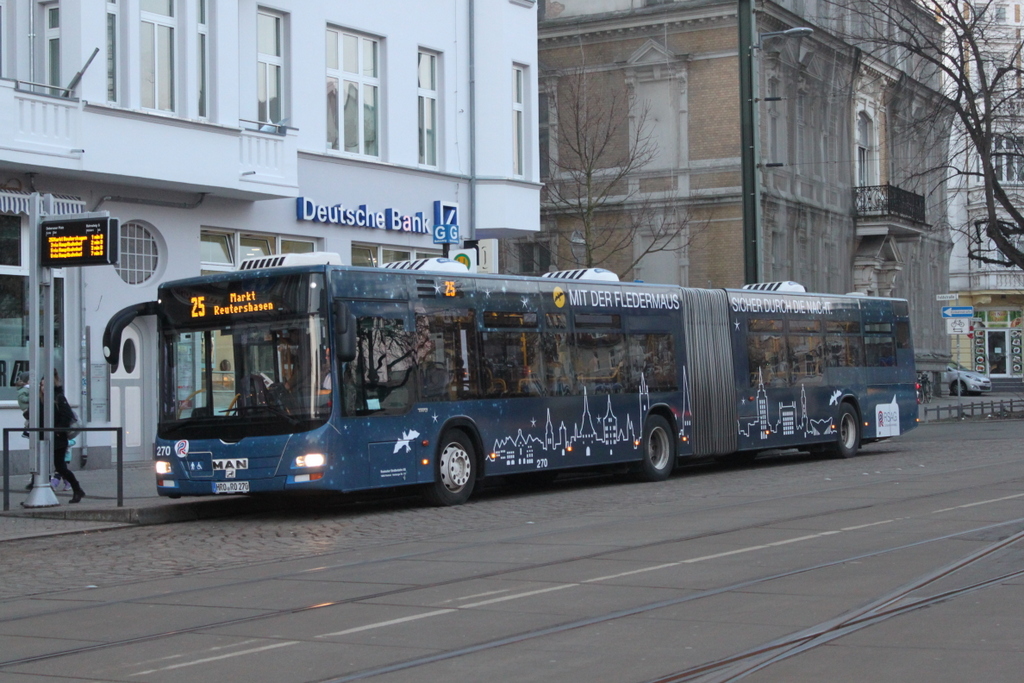 MAN Lion's City stand mit der Fledermaus sicher durch die Nacht am Doberaner Platz in Rostock.23.02.2018