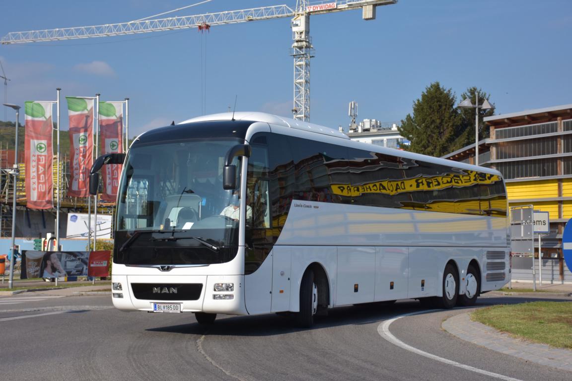 MAN Lion`s Coach aus N.�. (vermutlich Leihwagen/Vorf�hrer) 09/2017 in Krems.