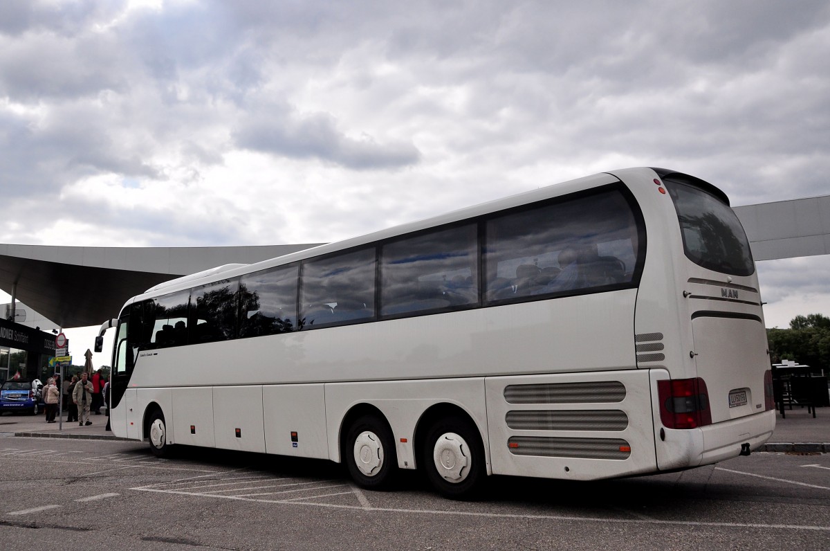 MAN Lions Coach aus Ober�sterreich im Mai 2015 in Krems gesehen.