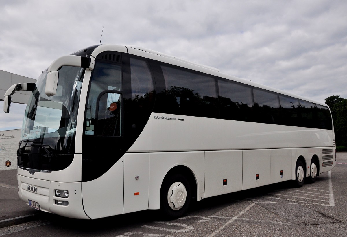MAN Lions Coach aus Ober�sterreich im Mai 2015 in Krems gesehen.