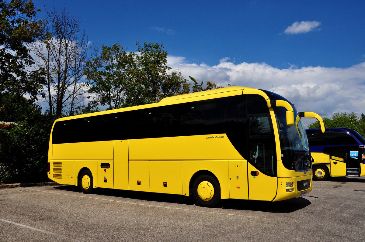 MAN Lions Coach aus Ober�sterreich in Krems gesehen.