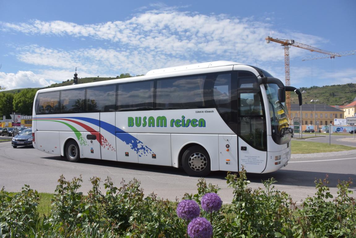 MAN Lion`s Coach von BUSAM Reisen aus �sterreich in Krems.