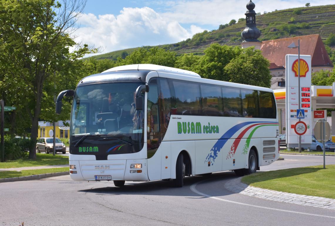 MAN Lion`s Coach von BUSAM Reisen aus �sterreich in Krems.