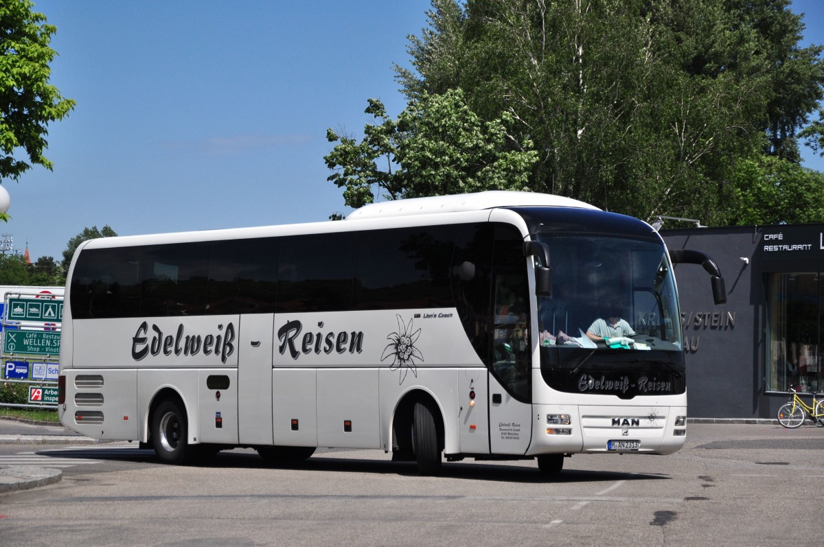 MAN Lions Coach von Edelwei� Reisen aus der BRD im Juni 2015 in Krems.