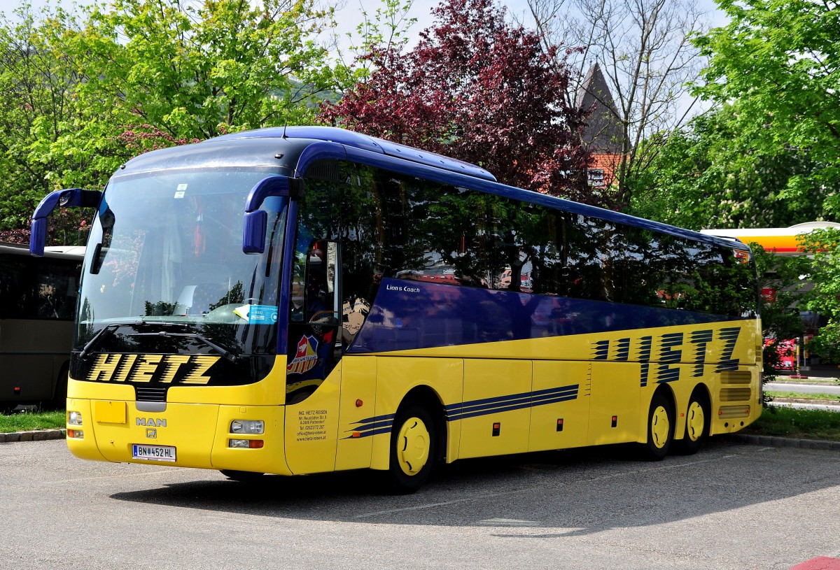 MAN Lions Coach von Hietz Reisen aus �sterreich am 5.5.2015 in Krems.