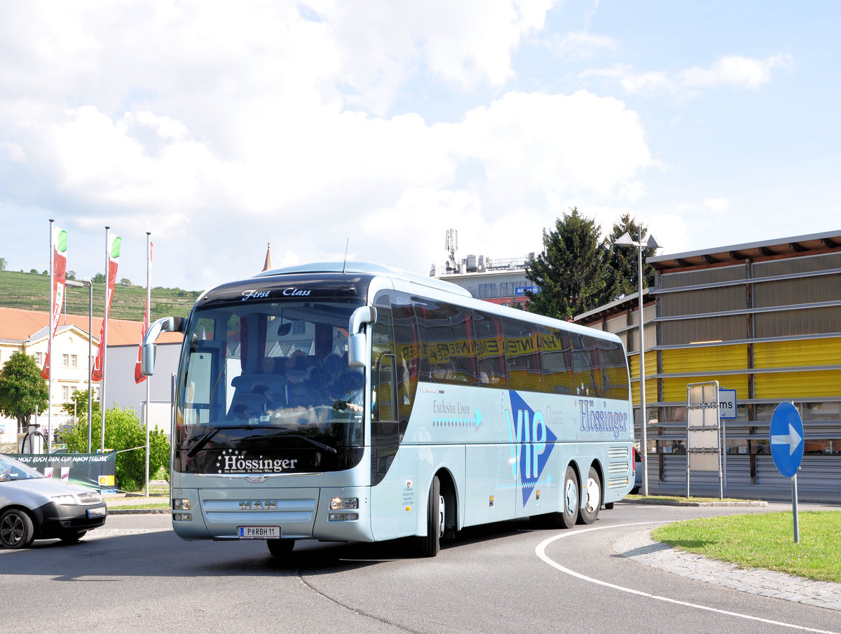 MAN Lions Coach von H�ssinger Reisen aus �sterreich in Krems gesehen.