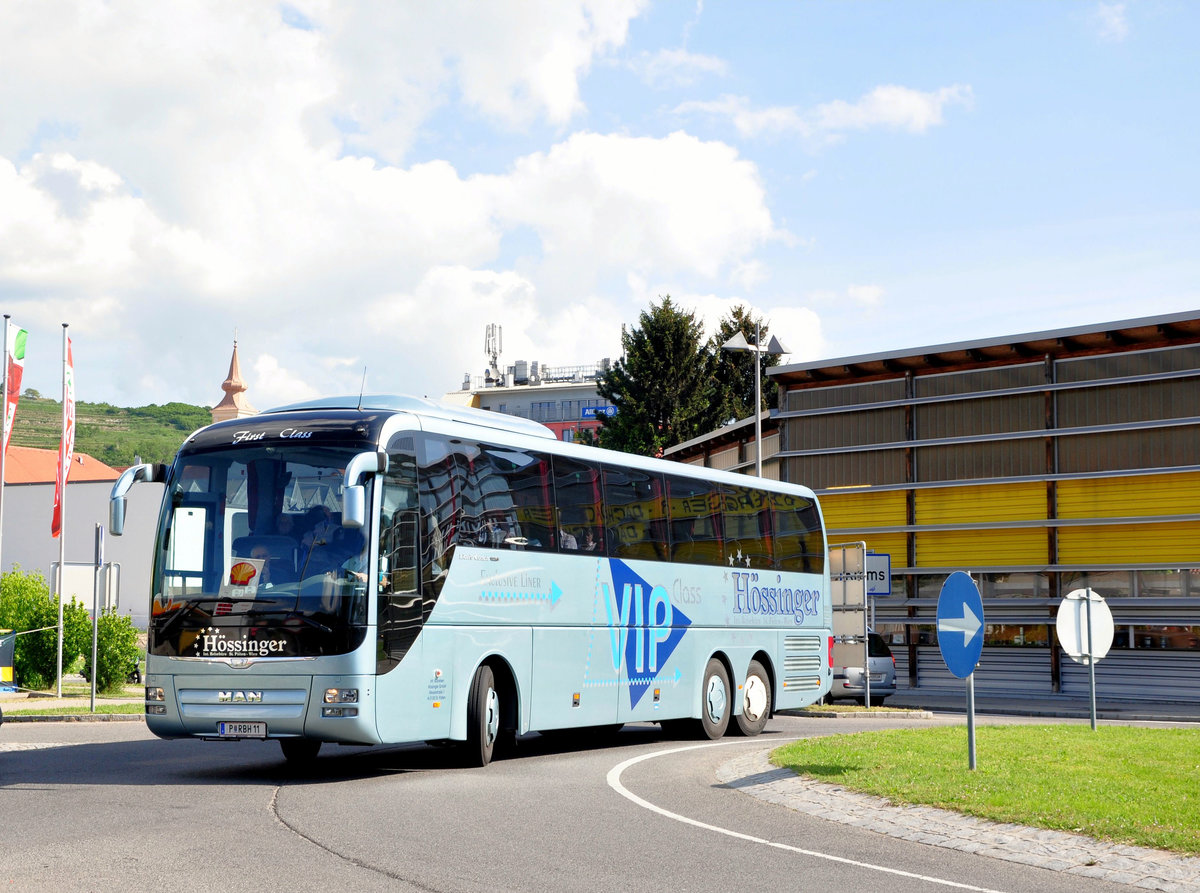 MAN Lions Coach von H�ssinger Reisen aus �sterreich in Krems gesehen.