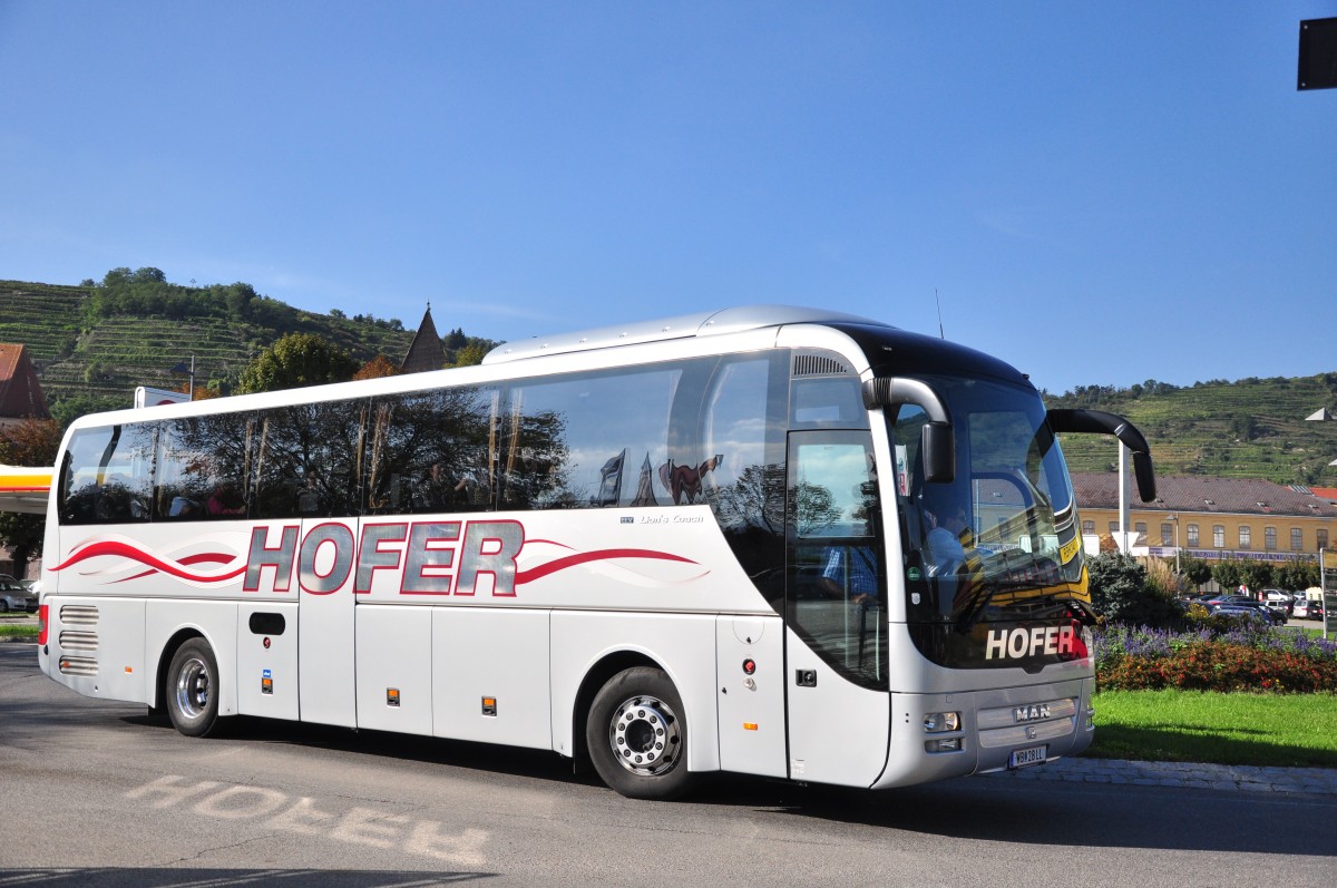 MAN Lions Coach von HOFER Reisen aus �sterreich am 28.9.2014 in Krems.