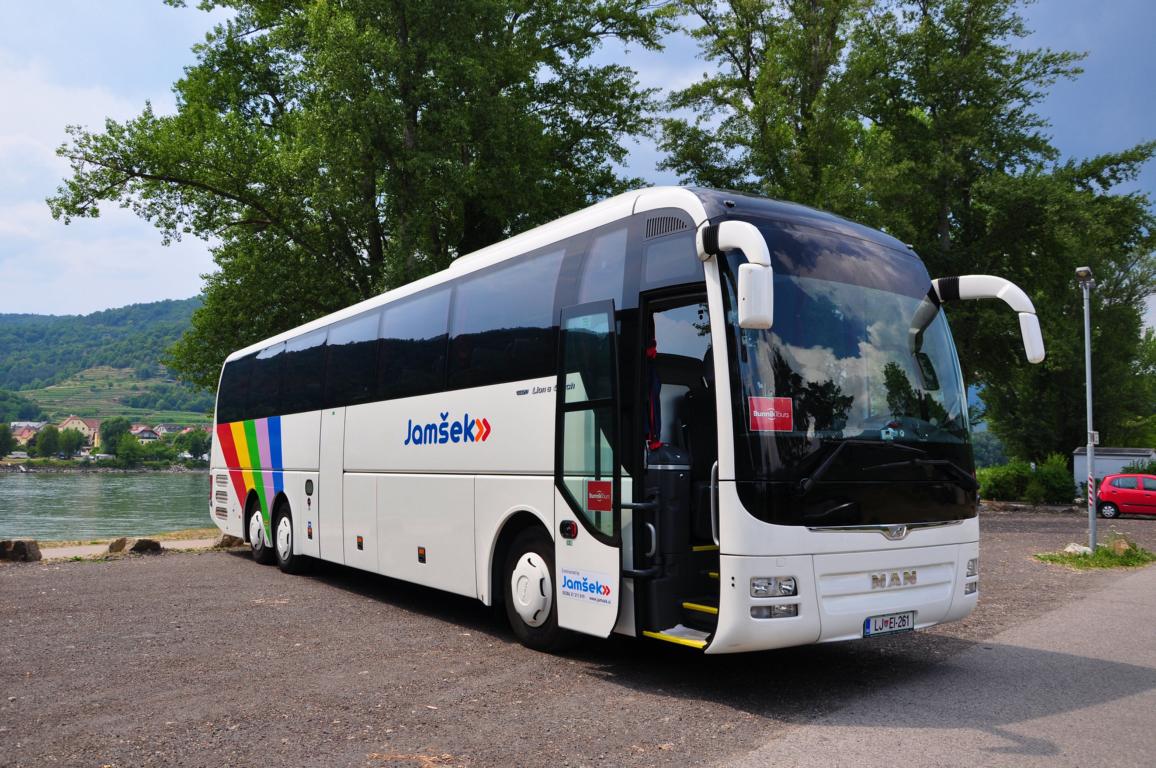 MAN Lion`s Coach von Jamsek Reisen aus SLO 06/2017 in D�rnstein bei Krems. 