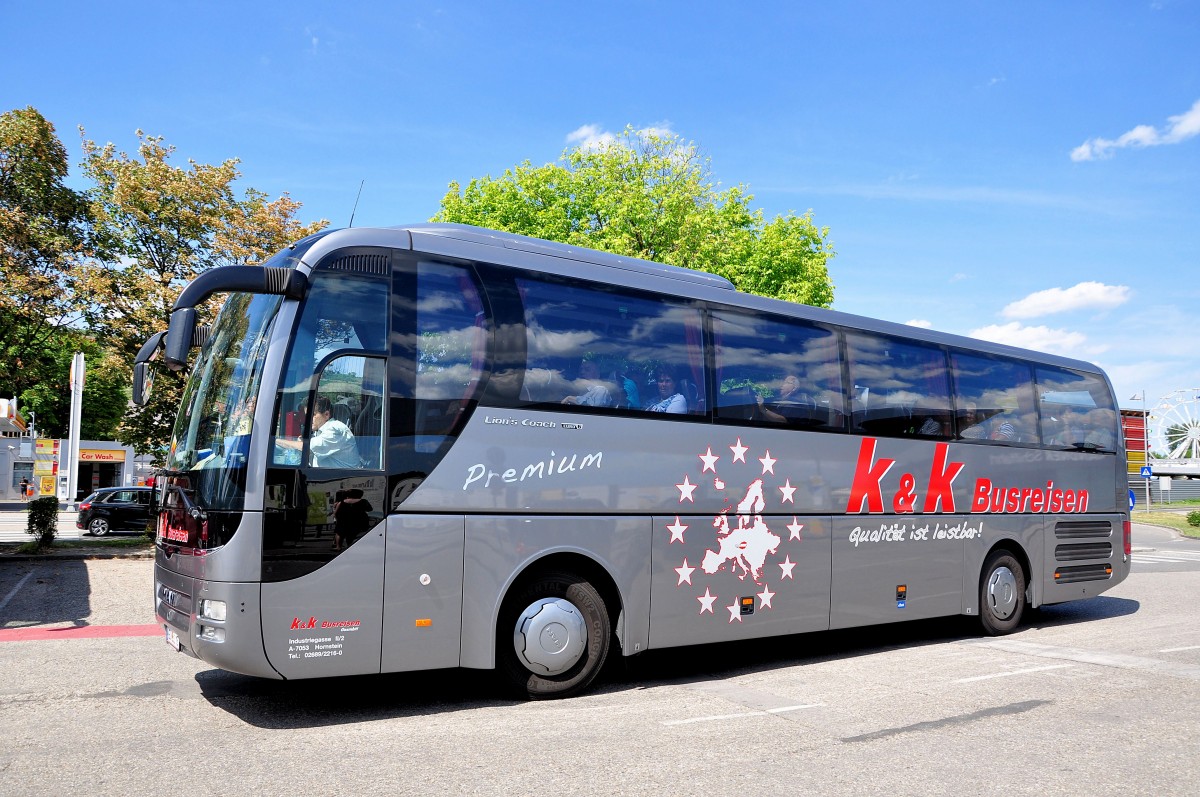 MAN Lions Coach von k & k Busreisen aus �sterreich in Krems gesehen.