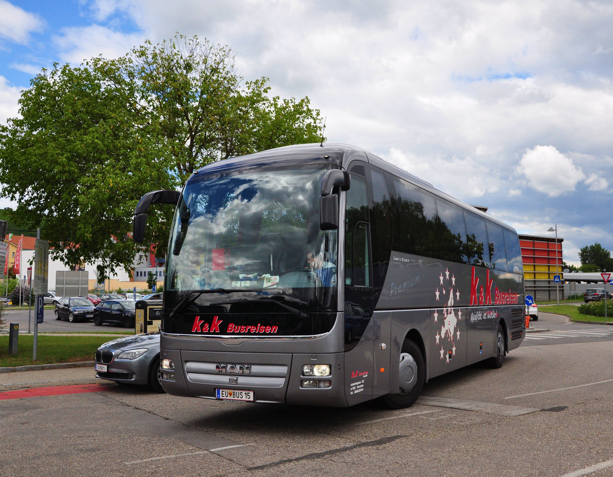MAN Lions Coach von K & K Busreisen aus �sterreich in Krems gesehen.