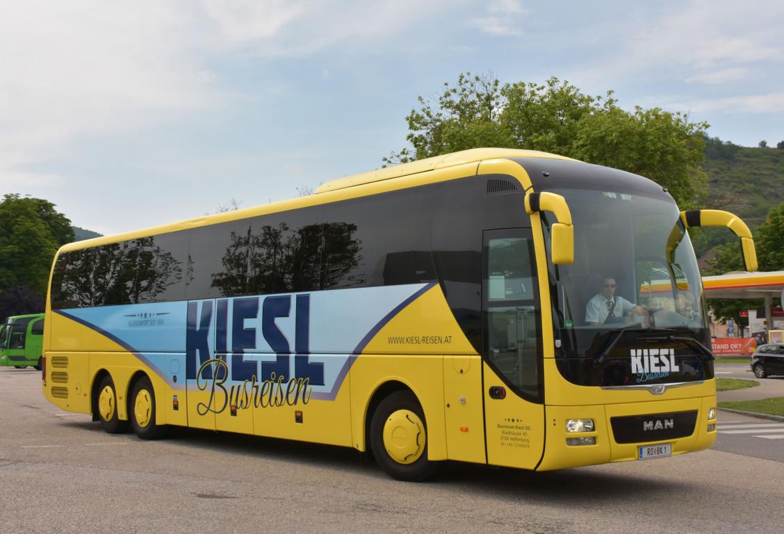 MAN Lion`s Coach von KIESL Reisen aus �sterreich 2018 in Krems gesehen.