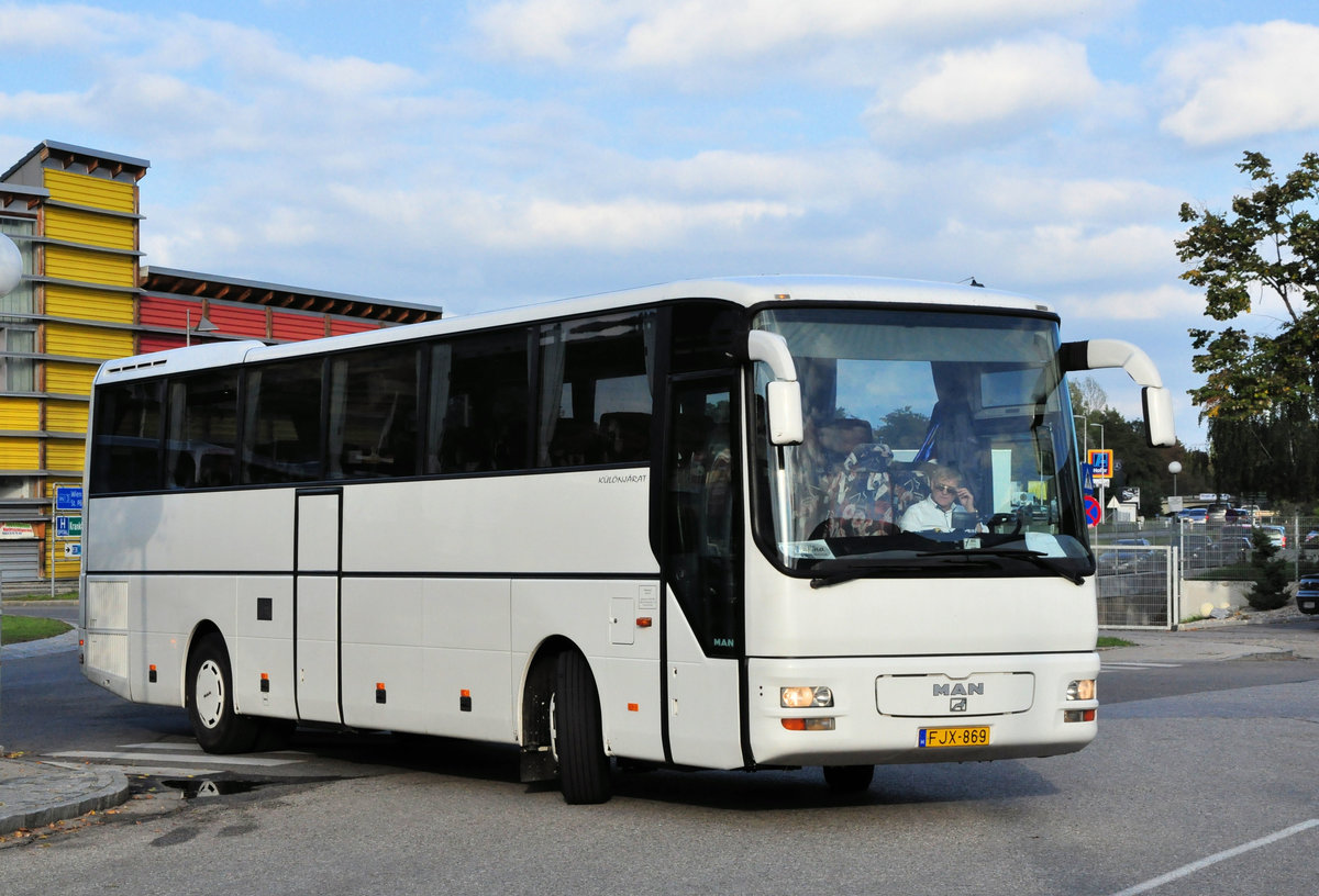 MAN Lions Coach von K�l�nj�rat aus Ungarn in Krems gesehen.