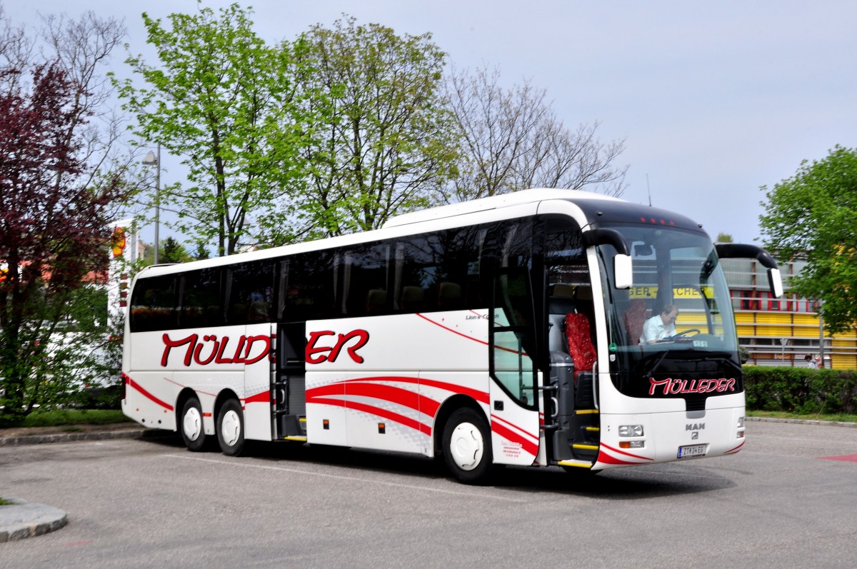 MAN Lions Coach von M�lleder Reisen aus Nieder�sterreich am 22.4.2015 in Krems.