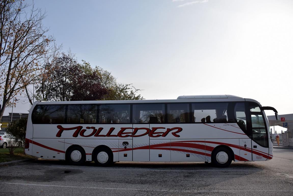 MAN Lion`s Coach von M�lleder Reisen aus �sterreich 09/2017 in Krems.