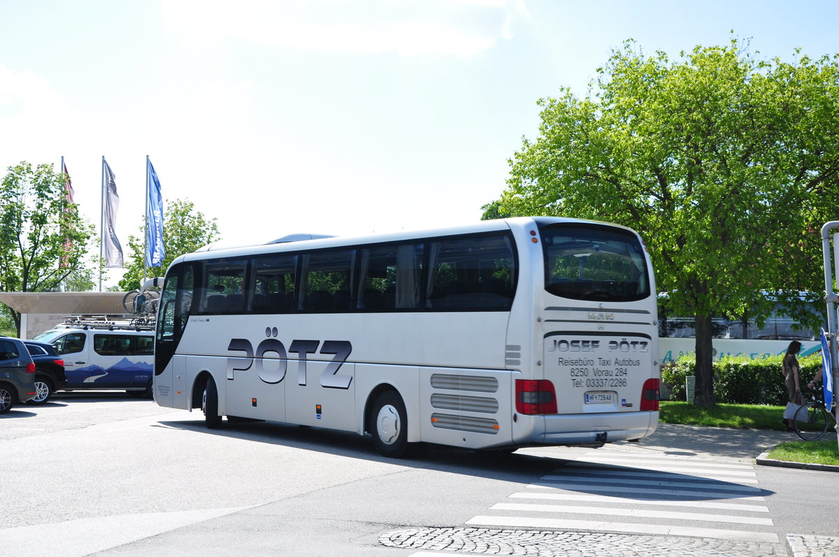 MAN Lions Coach vom Reiseb�ro Josef P�tz aus �sterreich in Krems gesehen.