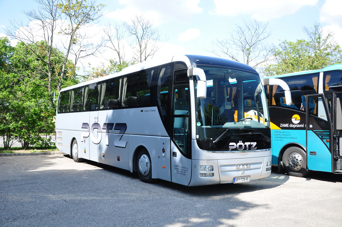 MAN Lions Coach vom Reiseb�ro Josef P�tz aus �sterreich in Krems gesehen.